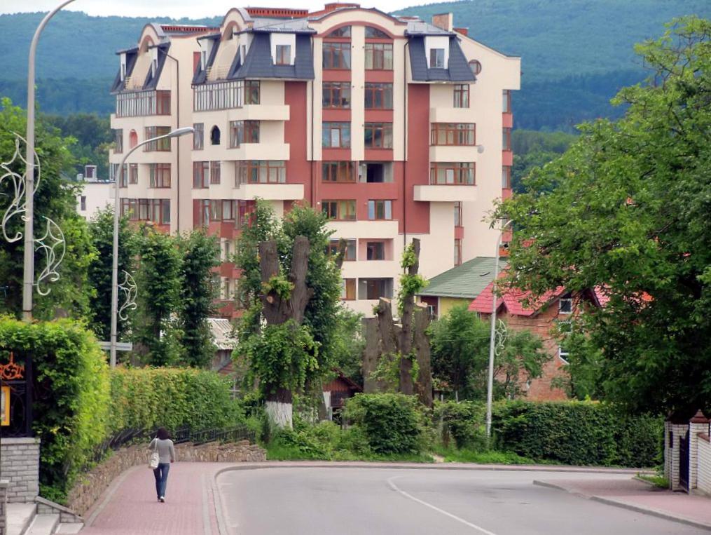 Sunny Apartment In The City Center Truskavets Dış mekan fotoğraf