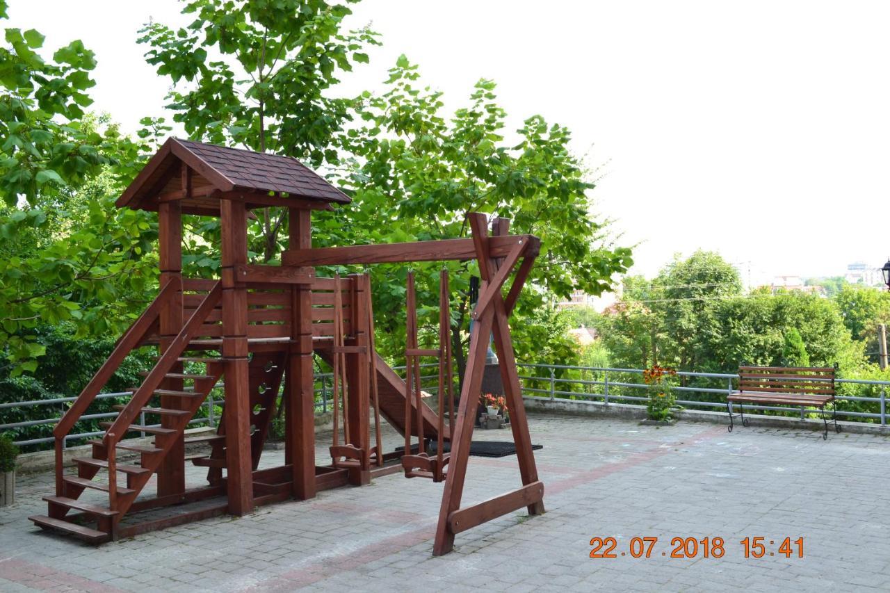 Sunny Apartment In The City Center Truskavets Dış mekan fotoğraf